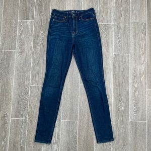 Hollister skinny jeans; SIZE 26